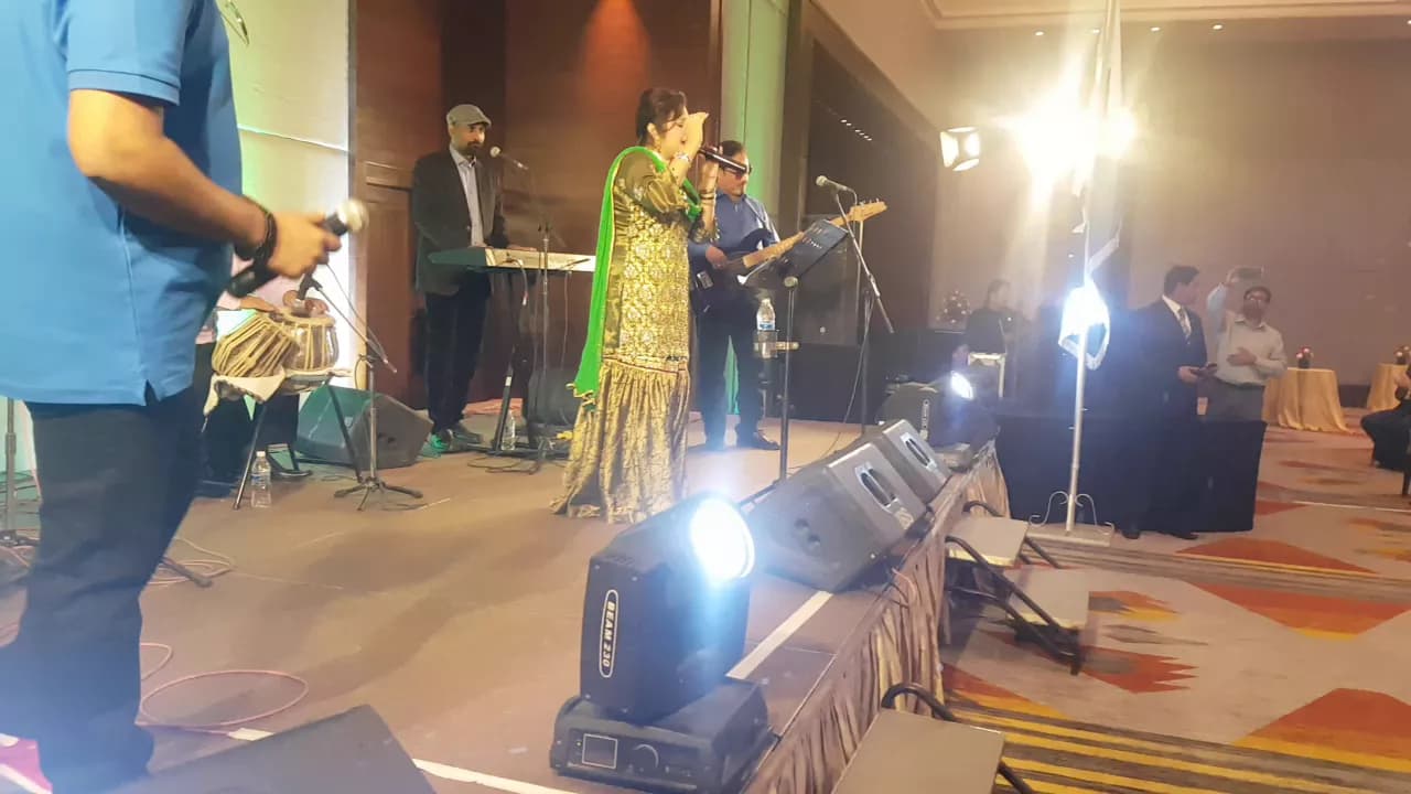 Gajalu Ti Thula Thula Aakha by Sara Raza Khan Pakistani Singer