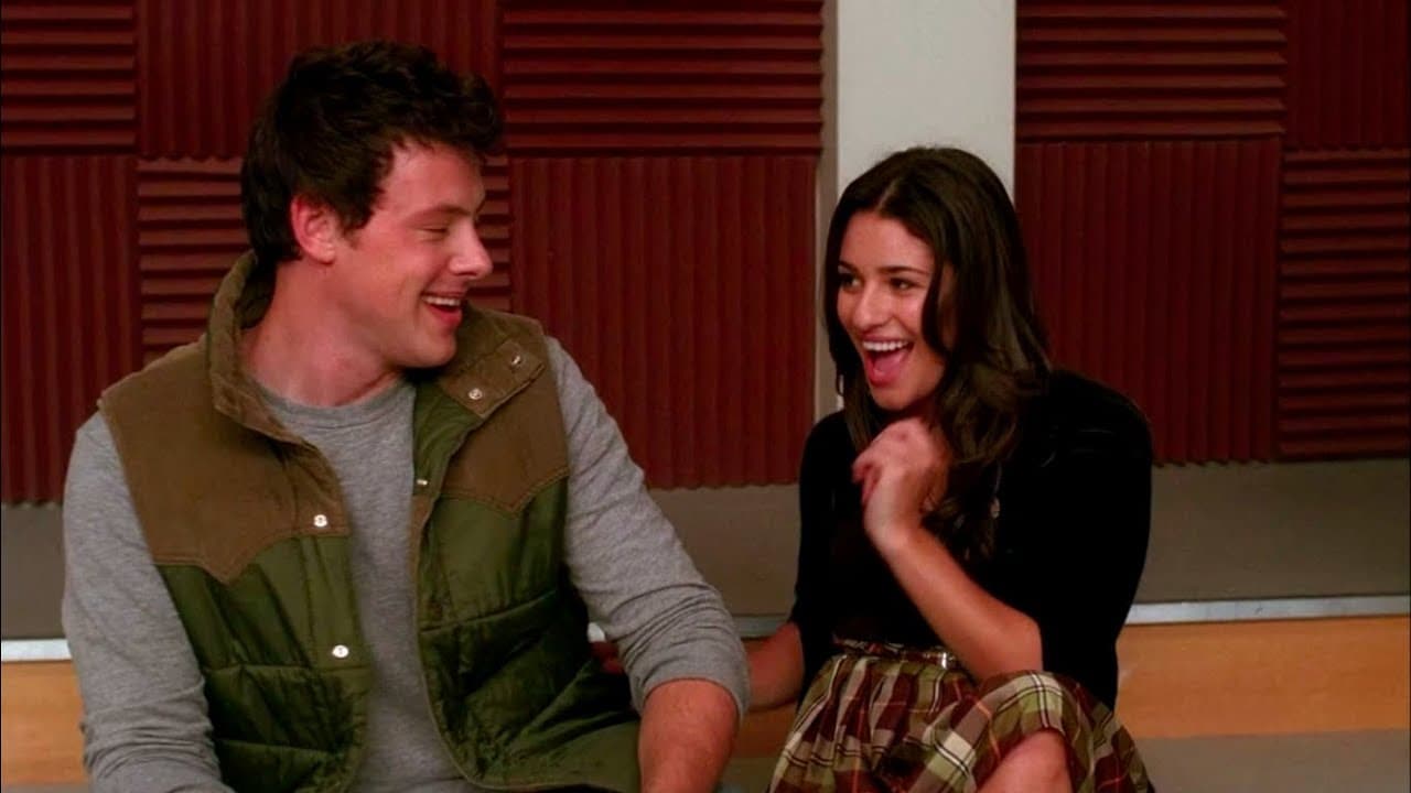 GLEE - Full Performance of ''Smile (Lily Allen)" from "Mattress"