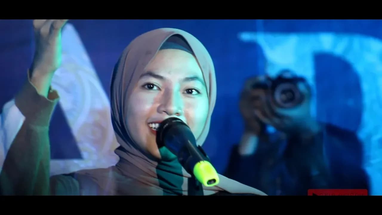 Feby Putri - MUNGKIN ( Melly Goeslow)  Live in Universitas semarang
