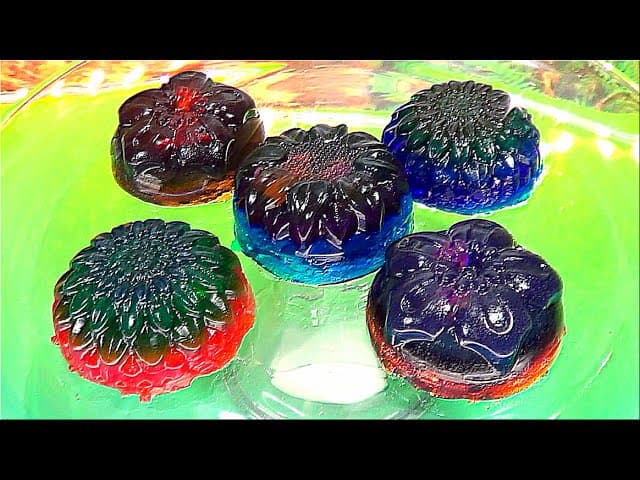 Play-Doh & Jello Surprise Eggs!